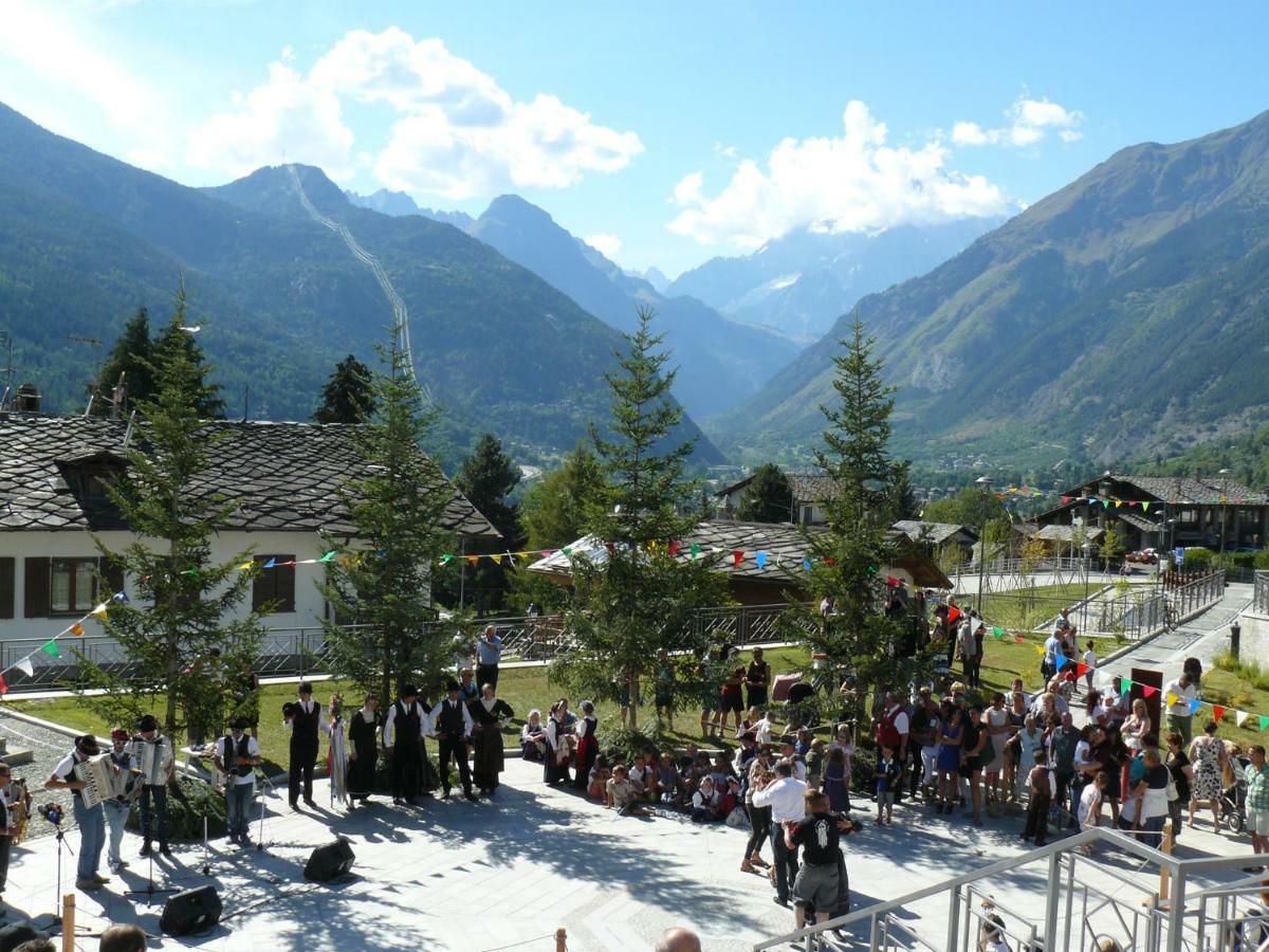 Appartamento Monte Bianco La Salle Luaran gambar