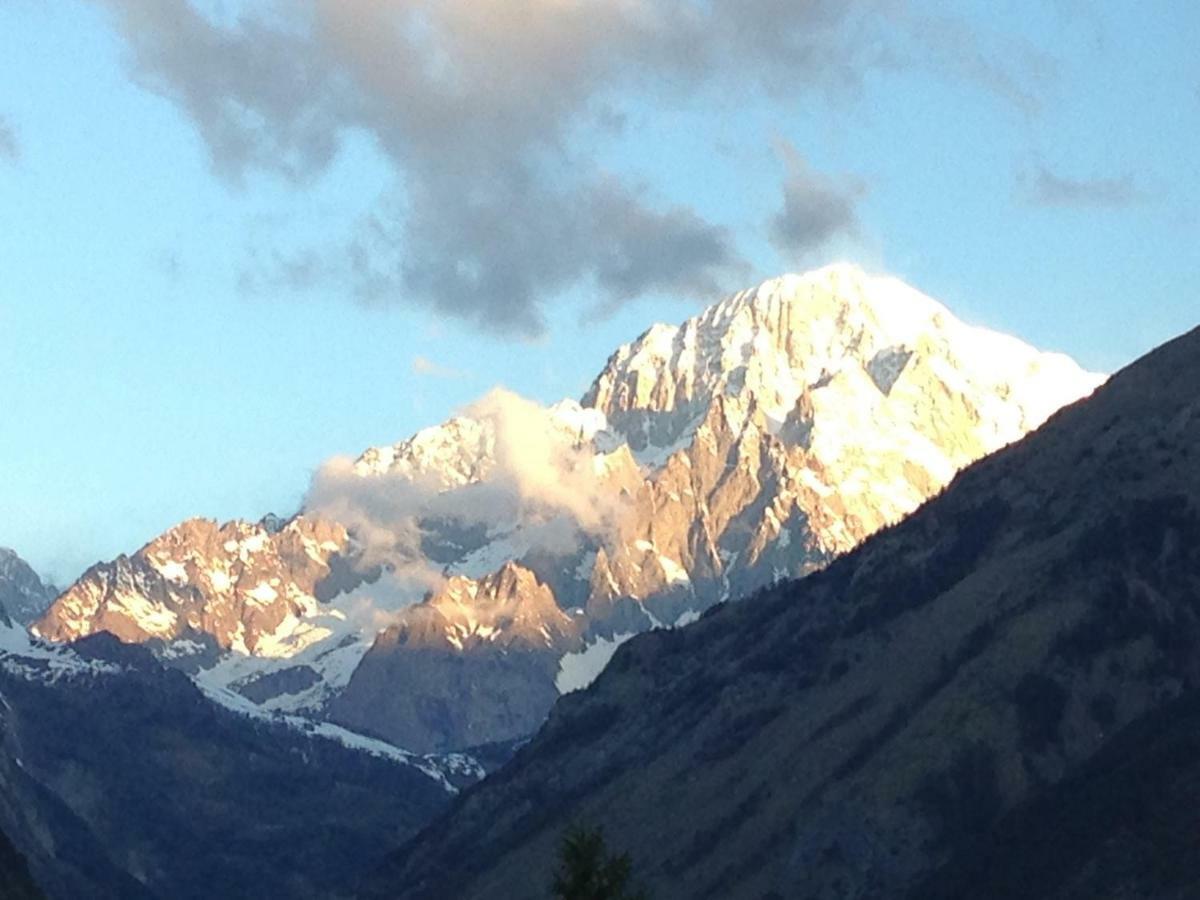 Appartamento Monte Bianco La Salle Luaran gambar